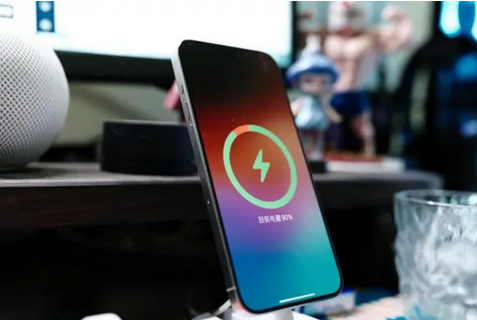 贵南苹果15换屏服务分享用什么充电器给iPhone15充电更好 
